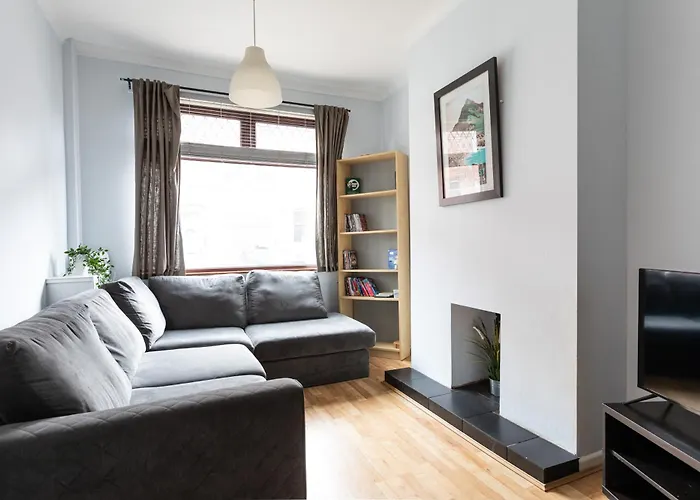 Belfast City - 3 Bedroom Cosy Home - Walking Distance To City
